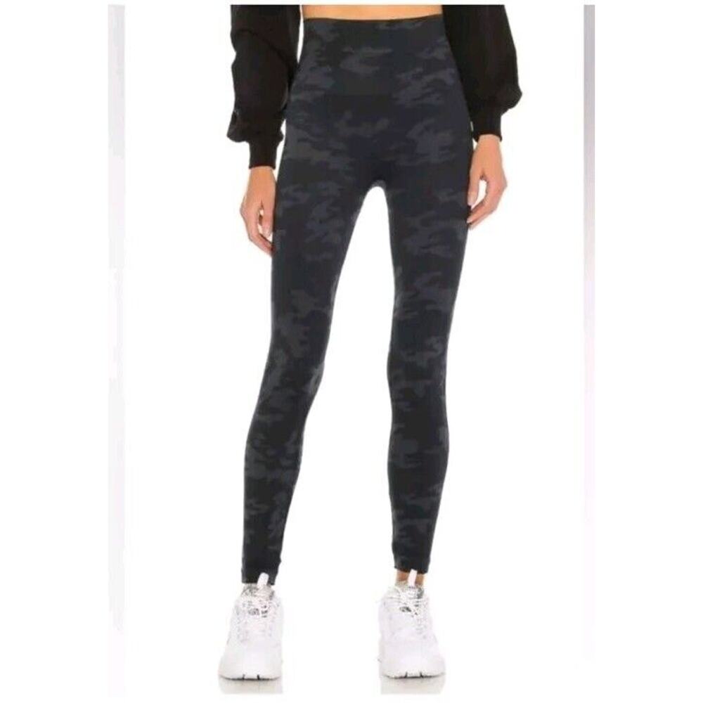 SPANX Look At Me Now Black Gray Camo Leggings Size Small